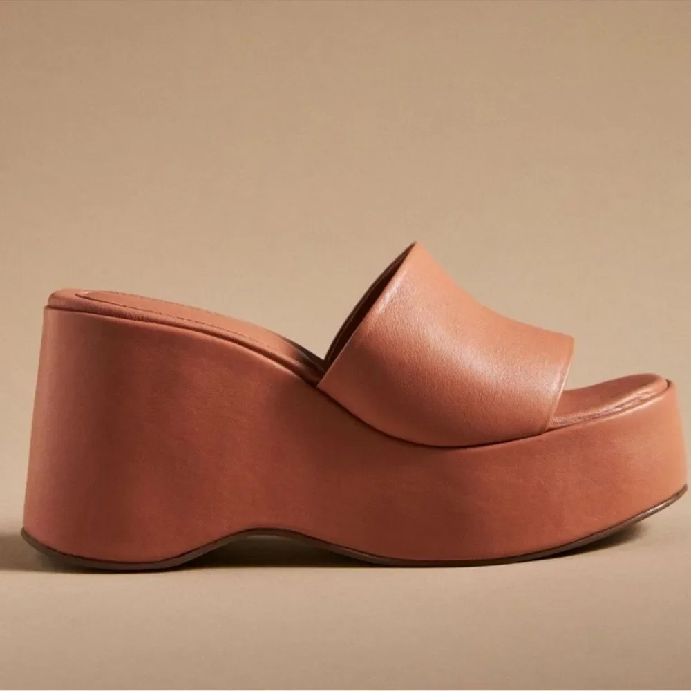 Intentionally Blank Tiba Sandal - Picture 2 of 10